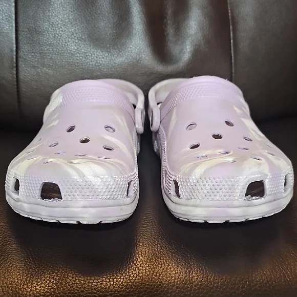 CROCS Lavender Tie-Dye Classic Clog Sandals Q11 - Picture 4 of 7